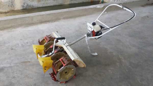 เครื่องกำจัดวัชพืชในร่องข้าว 3 แถว เก่าญี่ปุ่น สภาพสวย เครื่องพร้อมใช้งาน