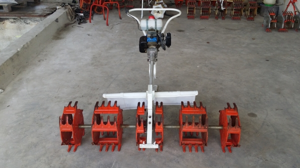 เครื่องกำจัดวัชพืชในร่องข้าว 5 แถว เก่าญี่ปุ่น สภาพสวย เครื่องพร้อมใช้งาน