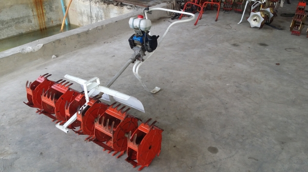 เครื่องกำจัดวัชพืชในร่องข้าว 5 แถว เก่าญี่ปุ่น สภาพสวย เครื่องพร้อมใช้งาน