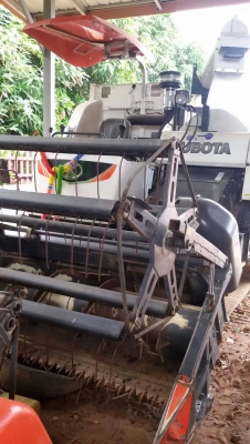 รถเกี่ยวคูโบต้า ปี 58 สภาพพร้อมใช้พร้อมรถลากเทลเลอร์