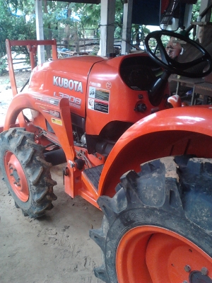 ขายคูโบต้า32แรง2เพลาขับเคลื่อน4ล้อพร้อมอุปกรณ์3อย่าง