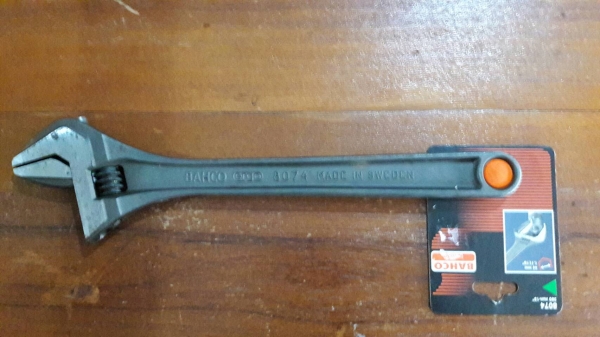 ขายประแจเลื่อน BAHCO ergo8074 15" MADE IN SWEDEN.งานเก่าเก็บ ขายประแจเลื่อน BAHCO ergo8074 15" MADE IN SWEDEN.งานเก่าเก็บ