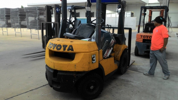 ขายซากรถโฟล์คลิฟ 4 คัน