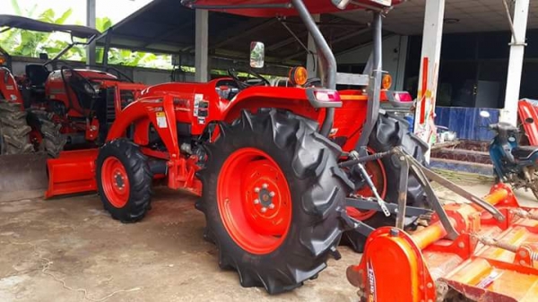 ขายคูโบต้าL4708รถสวยพร้อมใช้งานมีใบมีดหน้าเเละโรตารีจอบหมุนให้ราคา380,000บาทต่อรองได้ ทะเบียนพร้อมจัดส่งฟรี