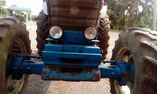 ขายรถไถ6สูบ Ford 8210 เพลาหน้า คาราโร่ 10น็อต 088-4277448 ขายรถไถ6สูบ Ford 8210 เพลาหน้า คาราโร่ 10น็อต 088-4277448