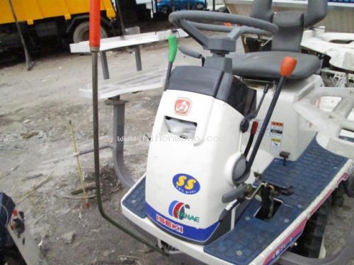 รถปลูกข้าวดำนานั่งขับ รหัสสินค้า : 14002159  ติดต่อ Tel.086-8150487 www.nihonmono.com