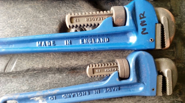 ขายคอม้าขาเดี่ยว ชุด4ตัวขนาด 10,12,14,18"RECORD Made in England. ขายคอม้าขาเดี่ยว ชุด4ตัวขนาด 10,12,14,18"RECORD Made in England.