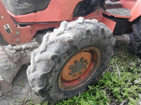 รถไถ KUBOTA 7040 , 2 เพลา. ( รถทำงาน 4,xxx ชม. ) สนใจติดต่อ 081 - 6079515 รถไถ KUBOTA 7040 , 2 เพลา. ( รถทำงาน 4,xxx ชม. ) สนใจติดต่อ 081 - 6079515