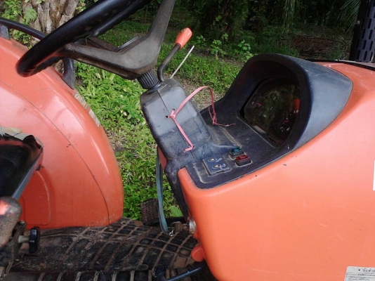 รถไถ KUBOTA 7040 , 2 เพลา. ( รถทำงาน 4,xxx ชม. ) สนใจติดต่อ 081 - 6079515 รถไถ KUBOTA 7040 , 2 เพลา. ( รถทำงาน 4,xxx ชม. ) สนใจติดต่อ 081 - 6079515