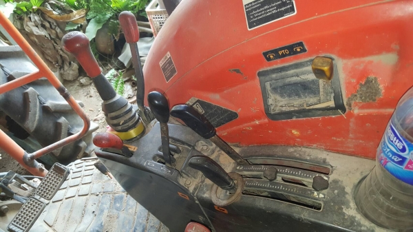 รถไถ KUBOTA M9540 , 2 เพลา. , ( รถทำงาน 8,xxx ชม. ) สนใจติดต่อ 081 - 6079515 รถไถ KUBOTA M9540 , 2 เพลา. , ( รถทำงาน 8,xxx ชม. ) สนใจติดต่อ 081 - 6079515