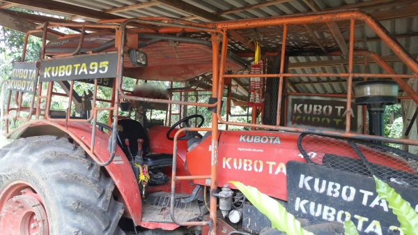 รถไถ KUBOTA M9540 , 2 เพลา. , ( รถทำงาน 8,xxx ชม. ) สนใจติดต่อ 081 - 6079515 รถไถ KUBOTA M9540 , 2 เพลา. , ( รถทำงาน 8,xxx ชม. ) สนใจติดต่อ 081 - 6079515