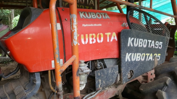 รถไถ KUBOTA M9540 , 2 เพลา. , ( รถทำงาน 8,xxx ชม. ) สนใจติดต่อ 081 - 6079515 รถไถ KUBOTA M9540 , 2 เพลา. , ( รถทำงาน 8,xxx ชม. ) สนใจติดต่อ 081 - 6079515