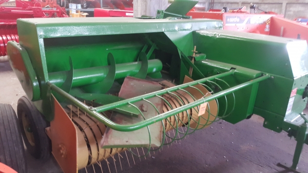 ขายด่วนเครื่องอัดฟาง JONN  DEERE มืองสองจากนอก  พร้อมใช้