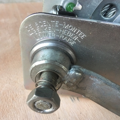 กว้านสลิงมือหมุน ยี่ห้อ ดัตทัล ลีนสัน ผลิตประเทศ สหรัฐอเมริกา ใช้ทุ่นแรงในการยกงานต่าง ๆ (มีวีดีโอการใช้งาน)