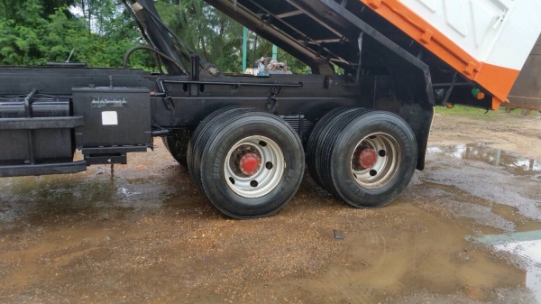 ขายรถบรรทุกสิบล้อดัมพ์ ISUZU แม่เดี่ยว เครื่อง 360 แรง ปี 53 กระบะดัมพ์สามมิตรคอกเกษตร มีระบบลากลูก ไมล์ 2xx,xxx ทะเบียนพร้อม ขายรถบรรทุกสิบล้อดัมพ์ ISUZU แม่เดี่ยว เครื่อง 360 แรง ปี 53 กระบะดัมพ์สามมิตรคอกเกษตร มีระบบลากลูก ไมล์ 2xx,xxx ทะเบียนพร้อม