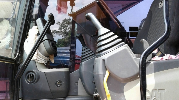 ขาย แบคโฮ CAT 320D ปี 55 รถสวยเต็มทุกอย่าง ใช้งานน้อยแค่ 4,622 ชม. เอกสารเล่มทะเบียนครบ ราคาต่อรองได้ครับ