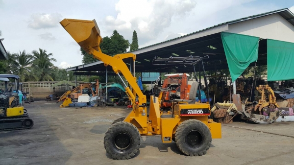 ขาย รถตัก MITSUBISHI รุ่น WS200 มือสองญี่ปุ่น ตักได้ครึ่งคิว สองเพลา เอวอ่อน คล่องตัวดี มือถือ/LINE ID : 0818753444