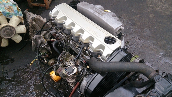 ขายเครื่องยนต์ดีเซลหกสูบนิสสัน RD28