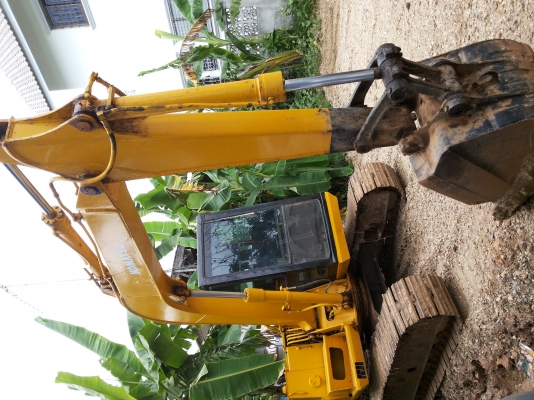 ขายรถขุดkomutsu60รุ่น5พร้อมรถลาก