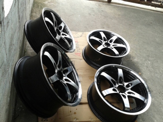 ขอบ18นิ้ว6รู สวยๆ ชุดนี้ ราคา 8900 บาท