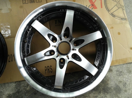 ขอบ18นิ้ว6รู สวยๆ ชุดนี้ ราคา 8900 บาท