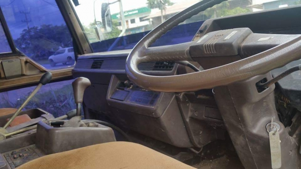 สิบล้อดั้ม isuzu 2 เพลา วางหัวไอ้หลง กระจกไฟฟ้า เครื่อง 6 HE เทอร์โบอินเตอร์ ช่วงล่าง 2เพลา ร็อคกี้ 