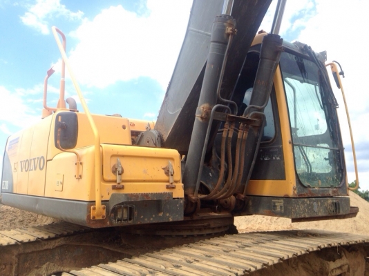 ขายรถขุด EC210B ราคา 1,500,000 บาท ติดต่อ 08-1237-4444 เสือ