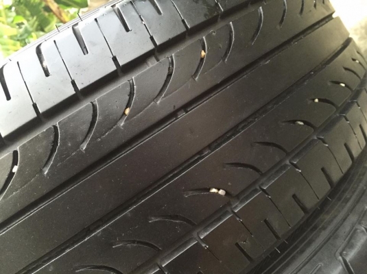ขายยาง GOODYEAR DURASPORT 215-70-15 ปี15 ดอกหนาจัด ไม่มีตำหนิ ชุดละ 5,500 บาท