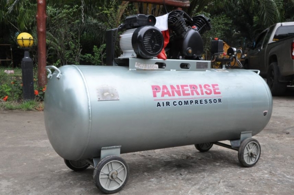 ขายปั้มลม 2สูบ(300ลิตรใหญ่) 5.5kwสภาพสวยเดิม ของใหม่เปิดตู้ติดมา1ตัว 26,000บาท เท่านั้น!!