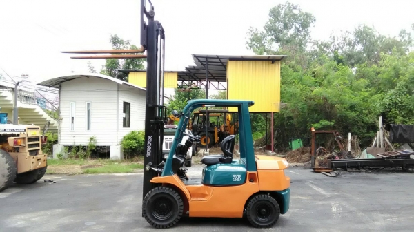 Toyota7fd25ขนาด2.5ตัน เสาสูง3เมตร เกียร์ออร์โต้ เครื่องยนต์ดีเซล2Z2 ราคาต่อรองได้0816161541