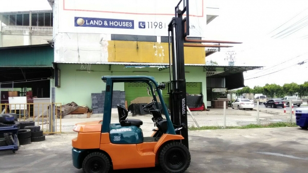 Toyota7fd25ขนาด2.5ตัน เสาสูง3เมตร เกียร์ออร์โต้ เครื่องยนต์ดีเซล2Z2 ราคาต่อรองได้0816161541