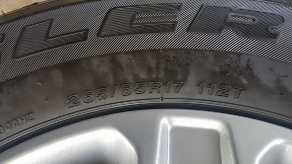 แม็ก Ford T7 พร้อมยาง Bridgestone ขนาด 265/65R17 รถวิ่งออกจากศูนย์ และมาที่ร้านเลย ขายราคา 22,000 บาท