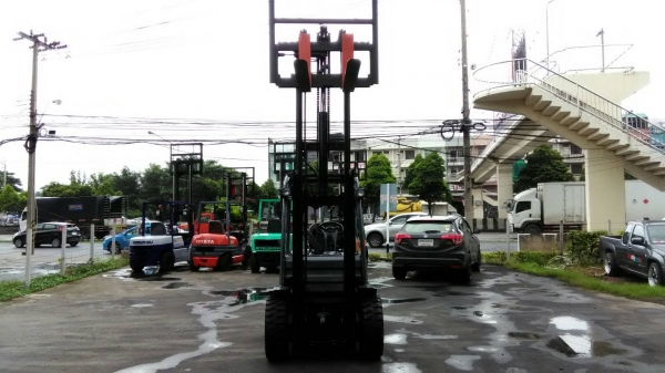 Toyota8fd35j ขนาด3.5ตัน เสาสูง3เมตรเข้าตู้ไซค์ซิฟ เกียร์ออร์โต้ เครื่องยนต์ดีเซล2Z2 4สูบรุ่นค่านิยม