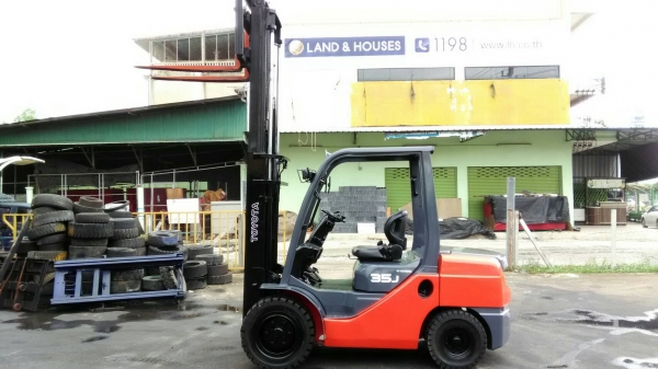 Toyota8fd35j ขนาด3.5ตัน เสาสูง3เมตรเข้าตู้ไซค์ซิฟ เกียร์ออร์โต้ เครื่องยนต์ดีเซล2Z2 4สูบรุ่นค่านิยม