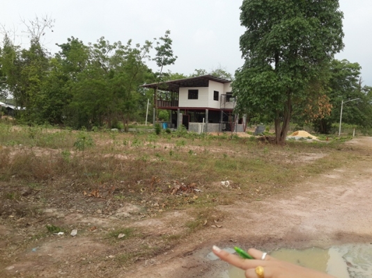 ทางเข้าที่ดินตรงข้ามที่ทำการกองทุนหมู่บ้านหนองสองห้อง อ.พนมสารคาม