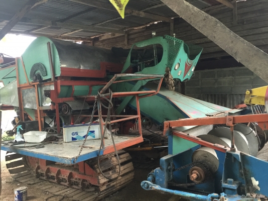 รถเกี่ยวพร้อมลุย