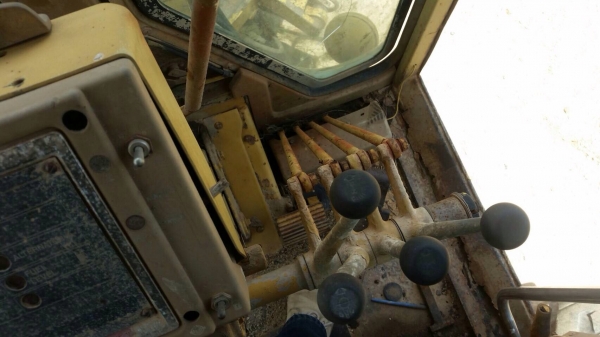 ขายรถเกรด แคตเตอร์พิลล่าร์ 140H ราคา 2,000,000 บาท ติดต่อ 08-1237-4444 เสือ