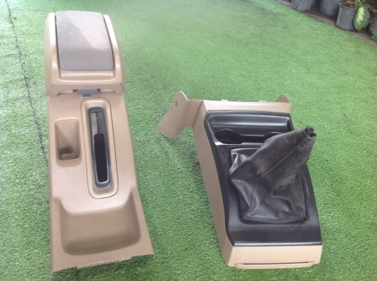 คอนโซลกลางพักแขน เชฟโรเลต โคโรลาโด2010