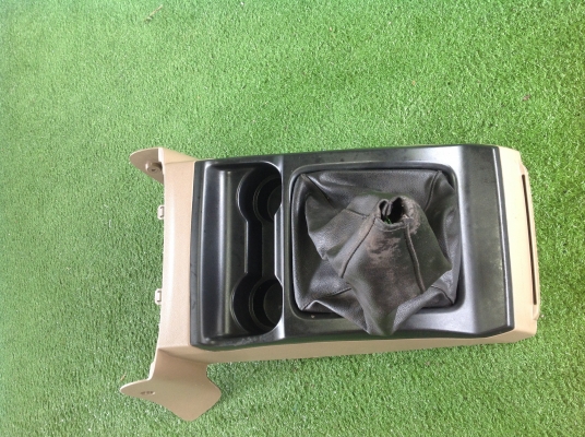 คอนโซลกลางพักแขน เชฟโรเลต โคโรลาโด2010 คอนโซลกลางพักแขน เชฟโรเลต โคโรลาโด2010