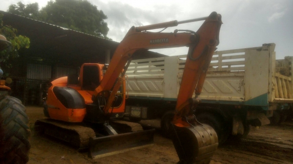 kubota kx80 แม็คโคร