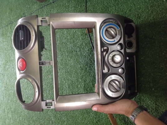 หน้ากากคอนโซลกลาง+ช่องแอร์+สวิตซ์แอร์ ของแท้ติดรถ เชฟ โคโรลาโดปี2010