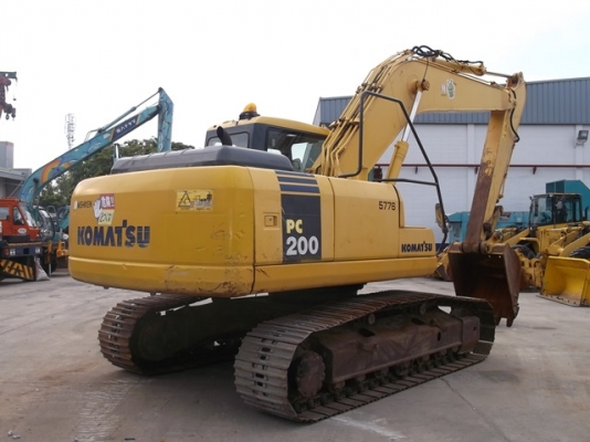 ขายรถแบคโฮ KOMATSU PC200-7 ปี 2005