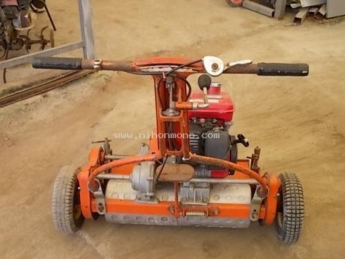 สนใจ รถตัดหญ้าแบบเดินตาม รหัสสินค้า : 80803025 ยี่ห้อ : TSUCHIYA รุ่น : TS26S ติดต่อ Tel.086-8150487 www.nihonmono.com