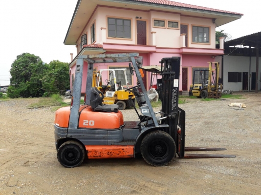 ขายรถยก TOYOTA 6FG20 เครื่องเบนซิน 5k เสาสูง 3 เมตร ยกได้ 2 ตันเกียร์ธรรมดา รถนอกนำเข้า ติดต่อ 089-7949488