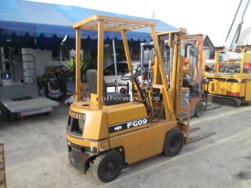 มองหา รถยก รหัสสินค้า : 14001972 ยี่ห้อ : KOMATSU รุ่น : FG09-2  ติดต่อ Tel.086-8150487 www.nihonmono.com