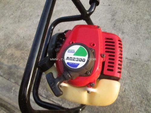 สนใจ เครื่องเจาะดิน รหัสสินค้า : 80802405 ยี่ห้อ : KOMATSU รุ่น : AG2300 ติดต่อ Tel.086-8150487 www.nihonmono.com