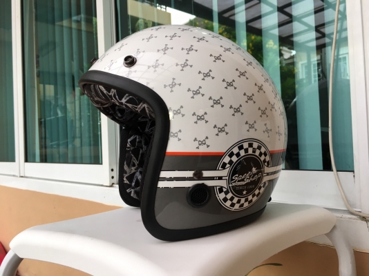 ขายหมวกกันน๊อค ยี่ห้อ AVEX HELMETS มือหนึ่ง ราคา 1,200 บาท ขายหมวกกันน๊อค ยี่ห้อ AVEX HELMETS มือหนึ่ง ราคา 1,200 บาท