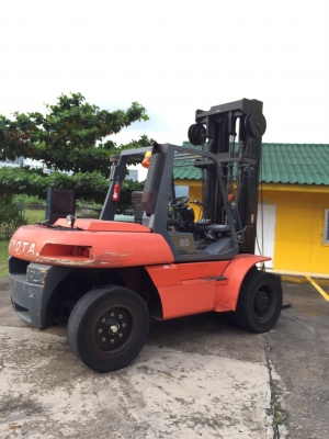 ขายรถยกโฟร์คลิฟท์ดีเซลยี่ห้อ TOYOTA 8 ตัน เสา6เมตร ขายรถยกโฟร์คลิฟท์ดีเซลยี่ห้อ TOYOTA 8 ตัน เสา6เมตร