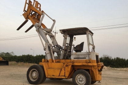 ขายรถตักล้อยาง TCM SD22 (สภาพดี)