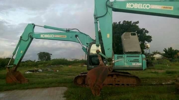 ขายรถแบคโฮ KOBELCO SK 200 YN-12 มี 2 คัน รถสวยพร้อมใช้ ราคา.1700000 สนใจรีบจองด่วน